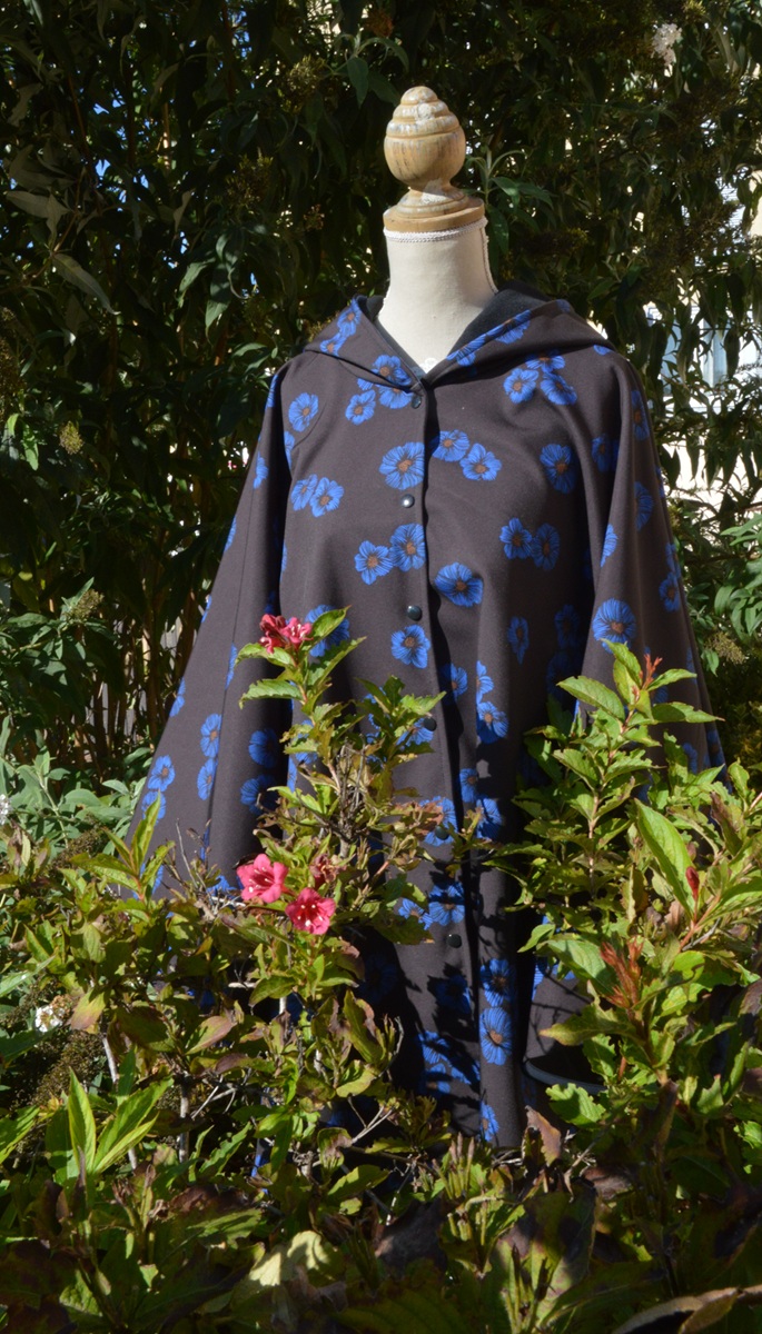 KAYAK cape fleurs bleues