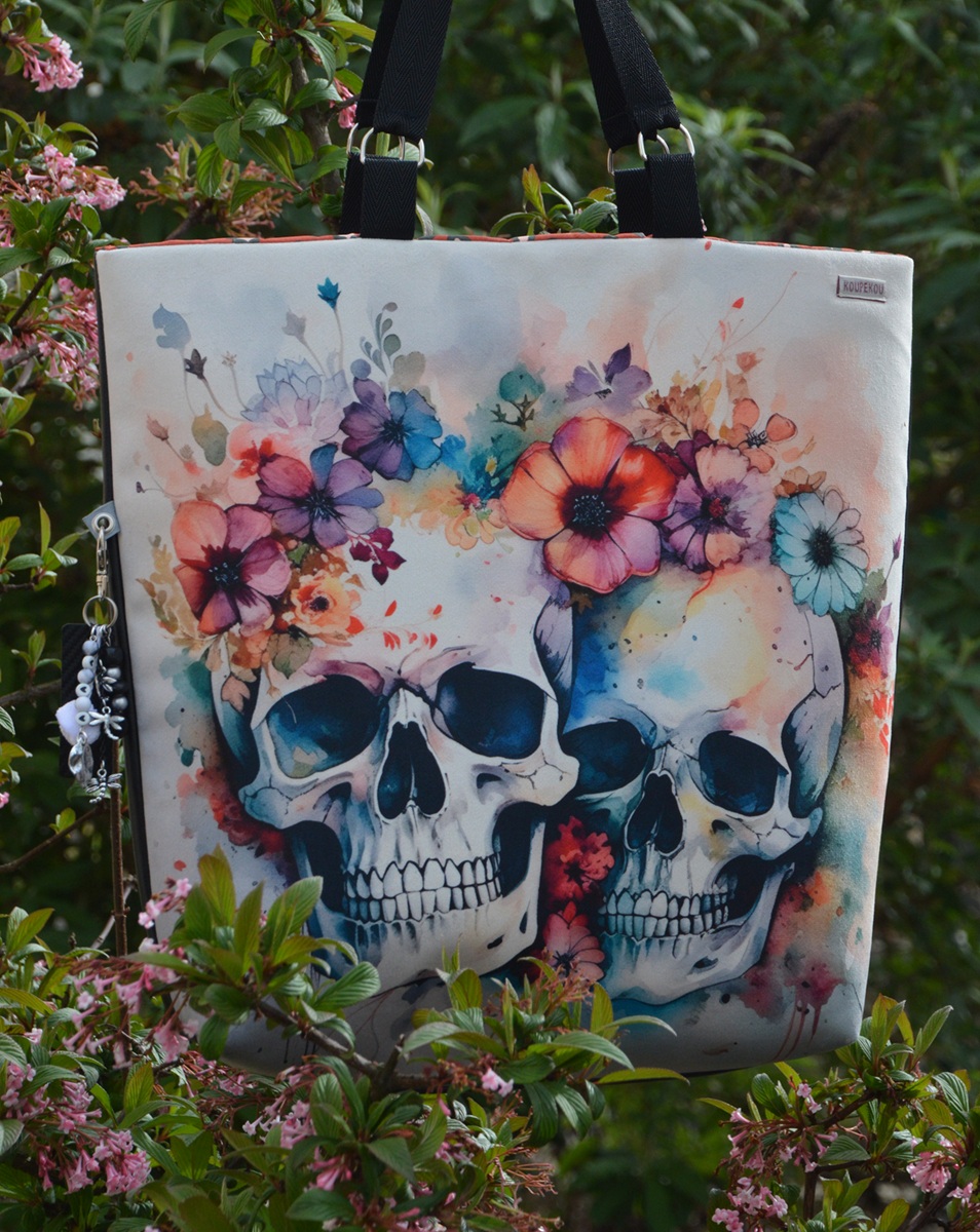 Photo du sac KAB avec l'imprimé têtes de mort