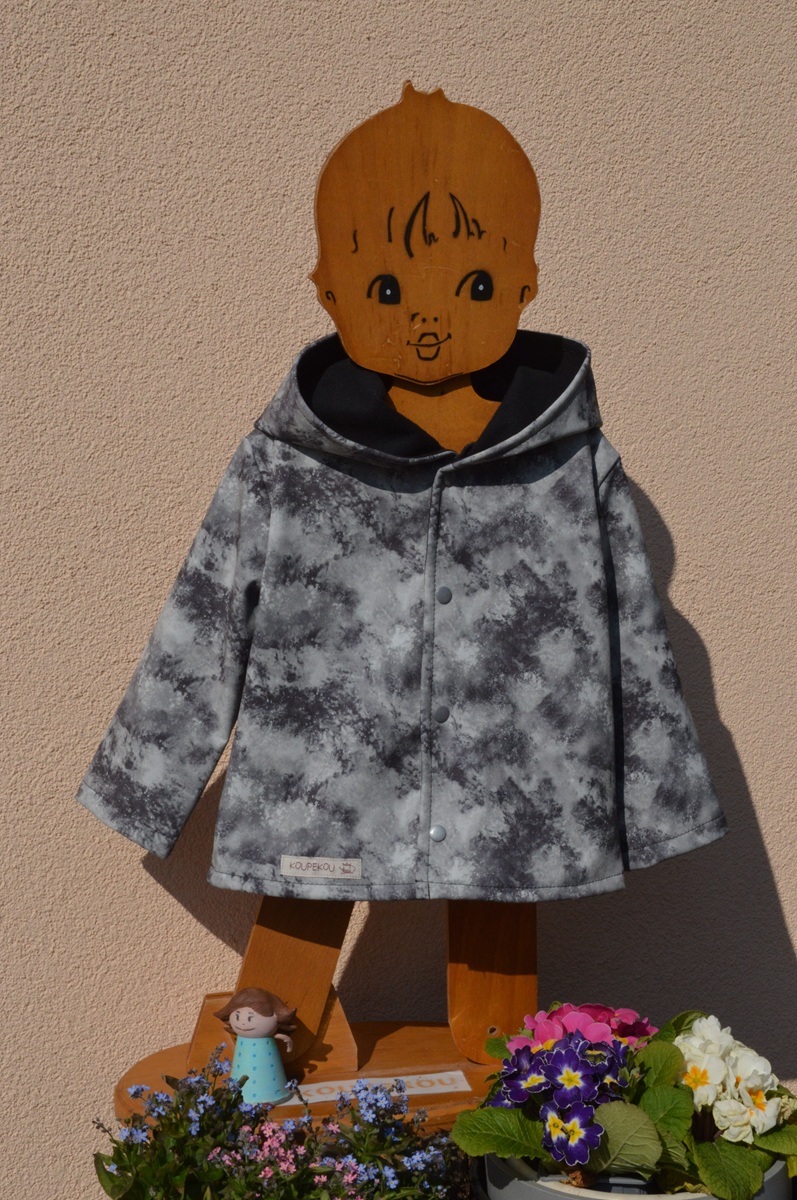 Photo de la veste KAYAK pour enfant, avec l'imprimé softshell roc