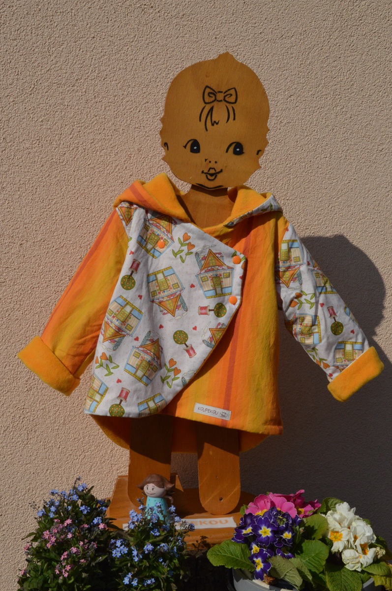 Photo de la veste pour enfants KORRIGAN avec le tissu maison coeur